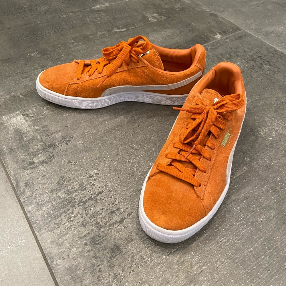 Almost new suede Puma sneakers